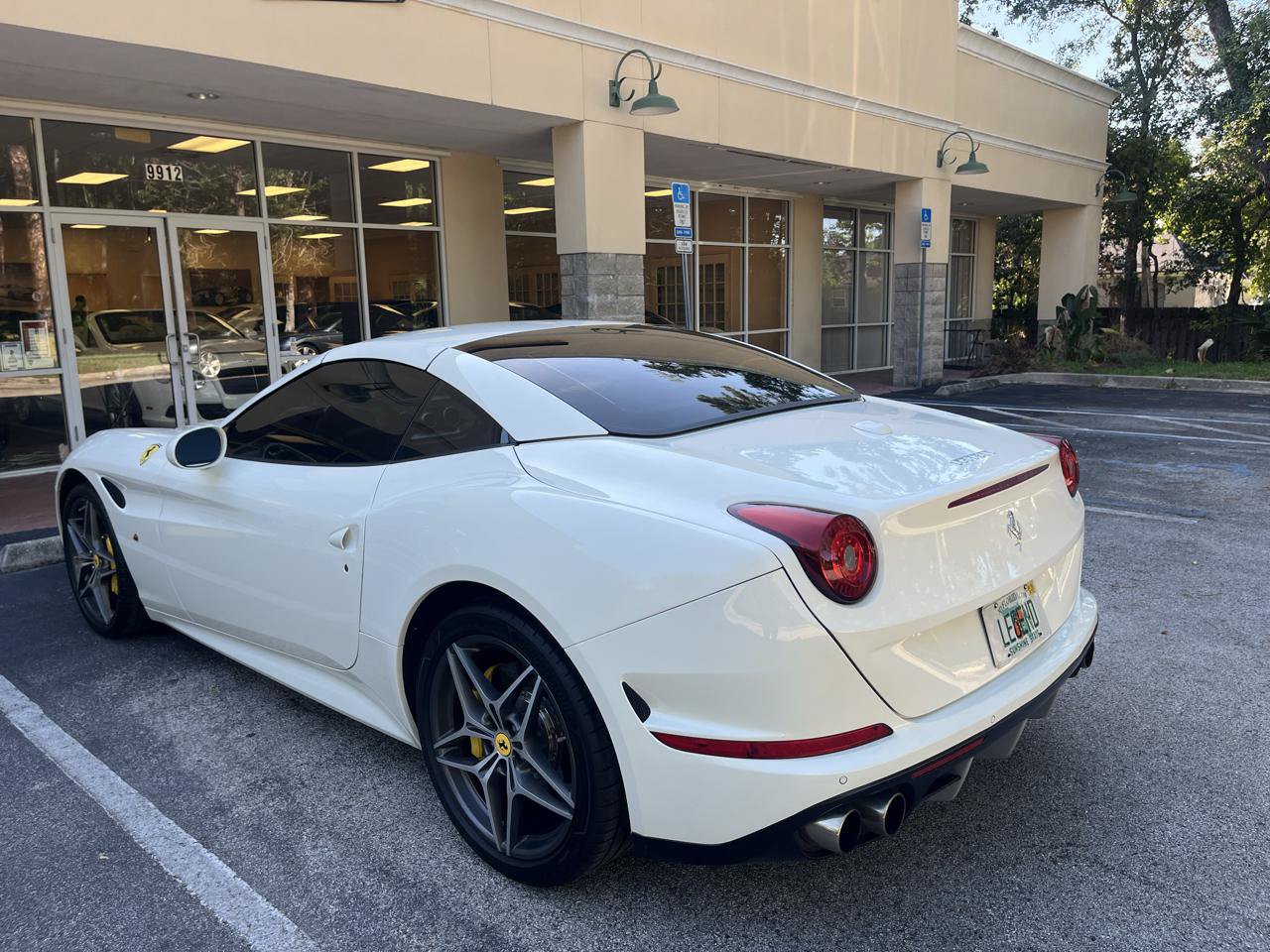 Used 2016 Ferrari California T RWD image 23