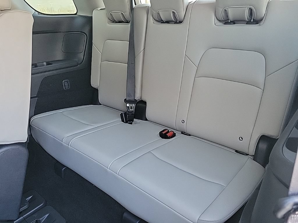 Used 2023 Nissan Pathfinder SL AWD/4WD image 19