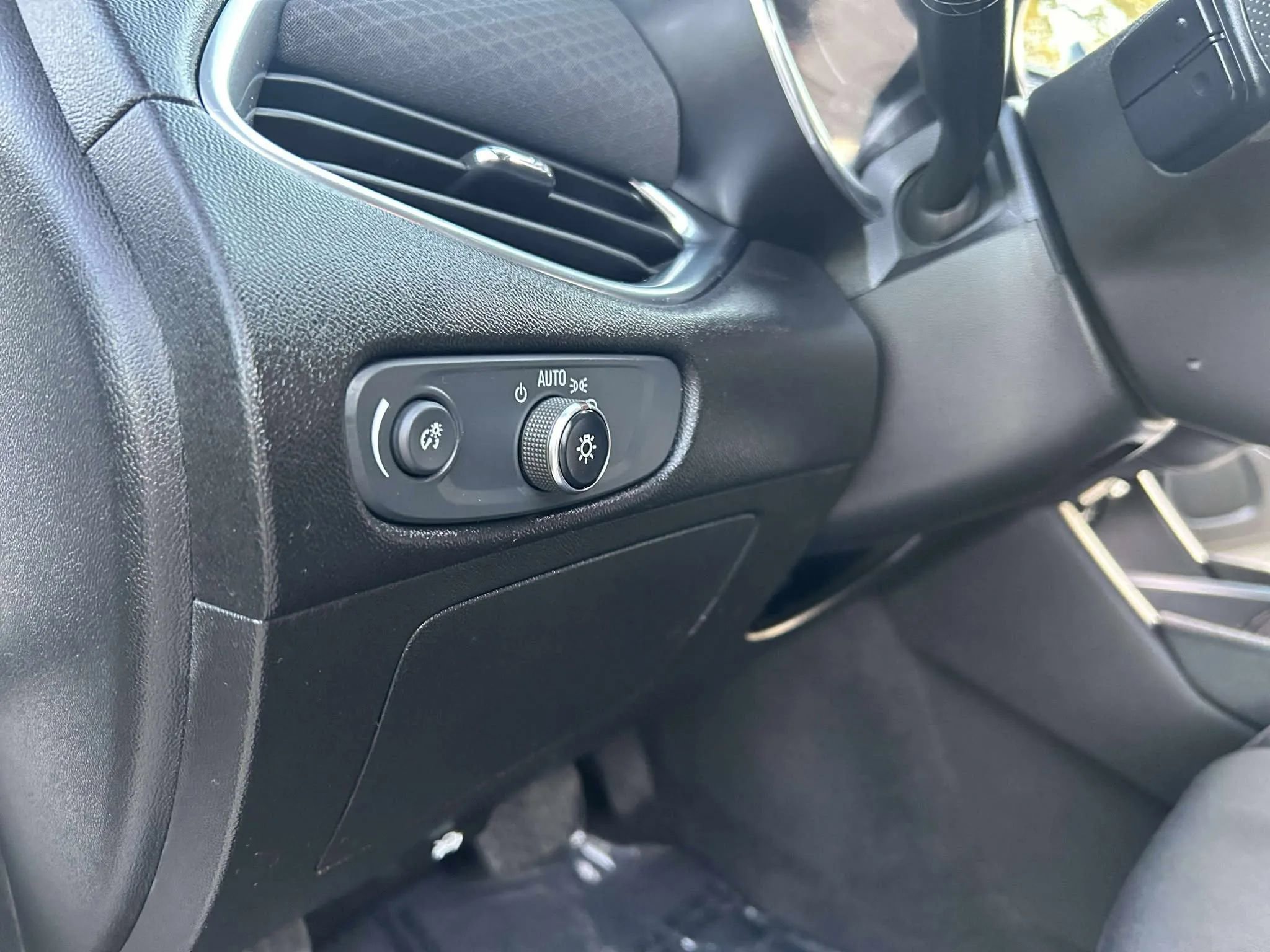 Used 2019 Chevrolet Malibu LT image 12