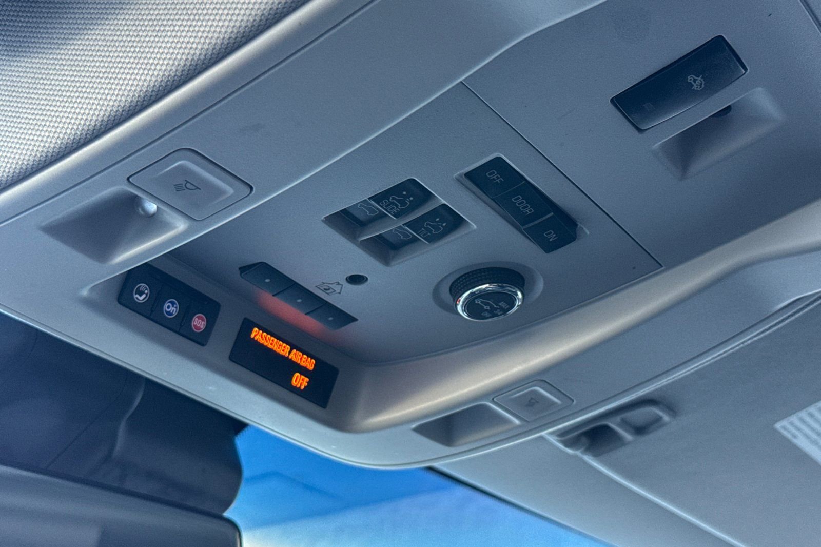 Used 2018 Cadillac Escalade ESV Premium Luxury image 26