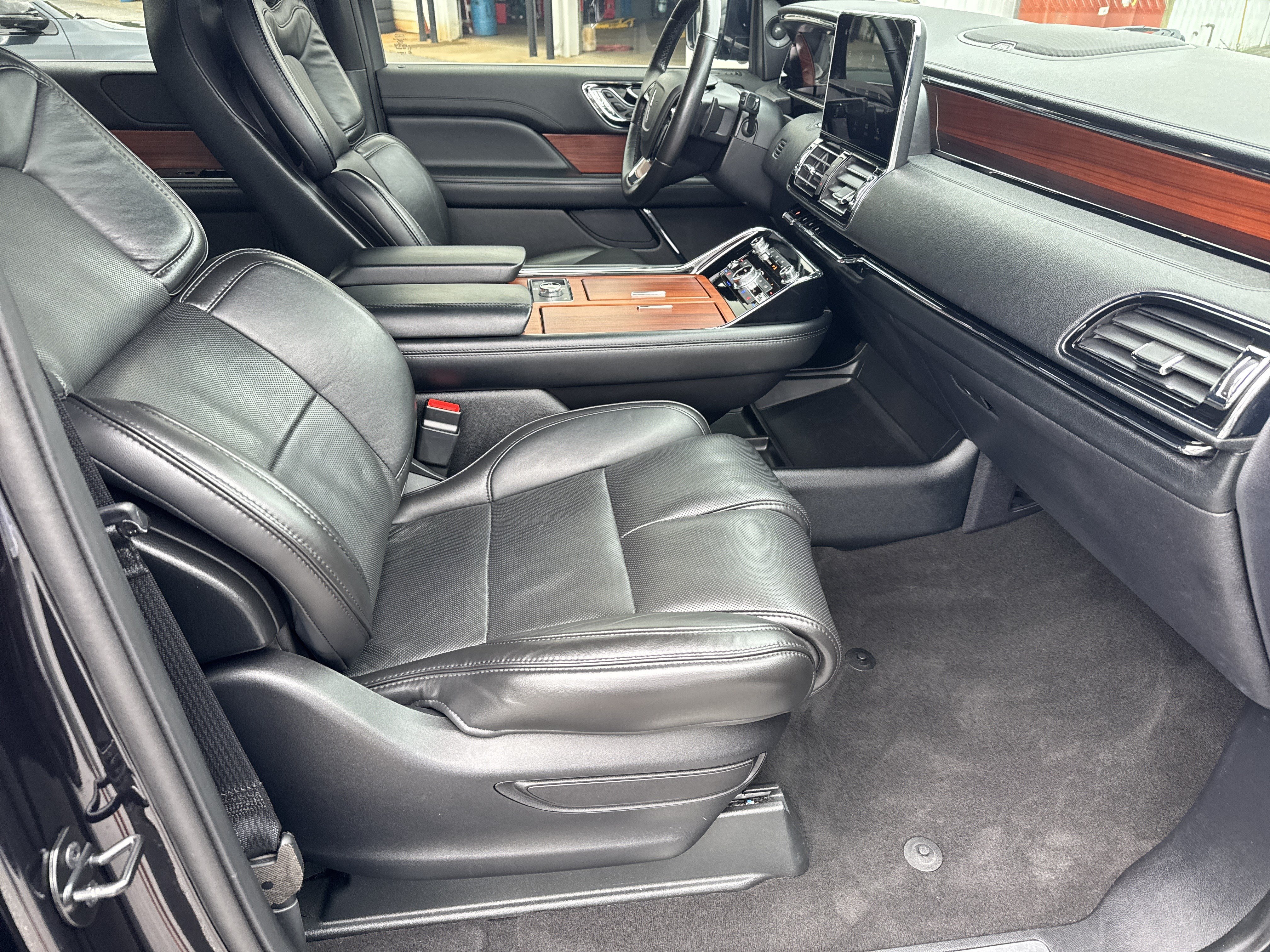 Used 2019 Lincoln Navigator Select w/ Cargo Package RWD image 16