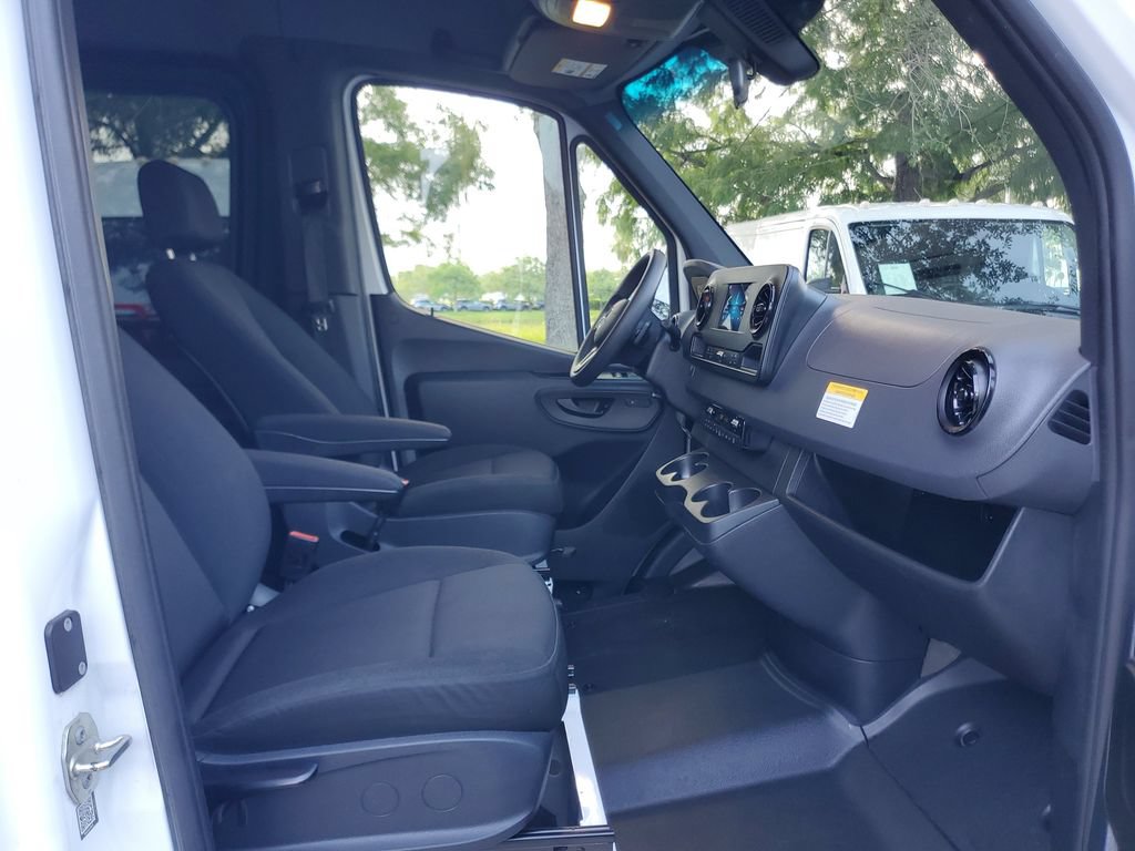 Used 2024 Mercedes-Benz Sprinter 2500 image 10