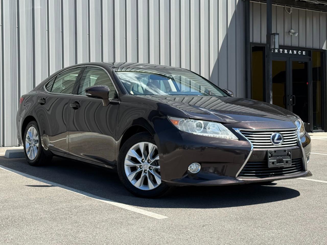 Used 2013 Lexus ES 300h w/ Luxury Pkg image 3