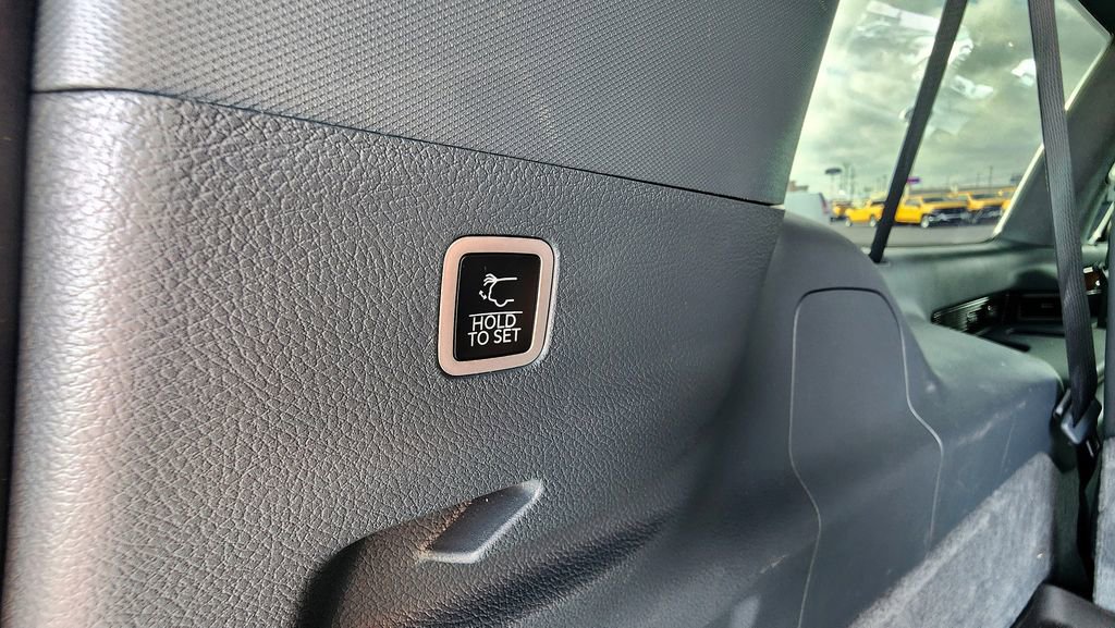 Used 2024 Jeep Grand Wagoneer L Series III w/ Rear Seat Video Group 1 AWD/4WD image 12