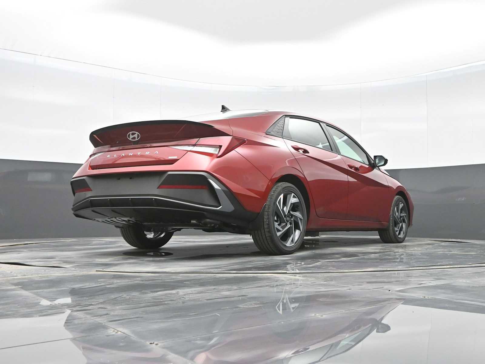 Used 2025 Hyundai Elantra SEL FWD image 35