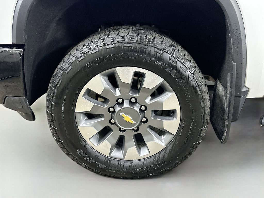 Used 2025 Chevrolet Silverado 2500 Custom w/ Custom Value Package image 8