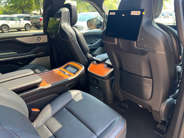New 2027 Lincoln Navigator L Black Label AWD/4WD image 18
