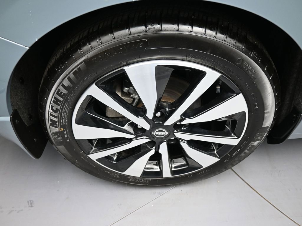 Used 2024 Nissan Sentra SV w/ SV Premium Package FWD image 12