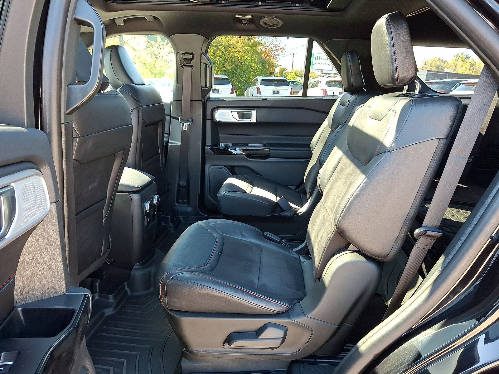 Used 2024 Ford Explorer ST w/ Equipment Group 401A AWD/4WD image 20