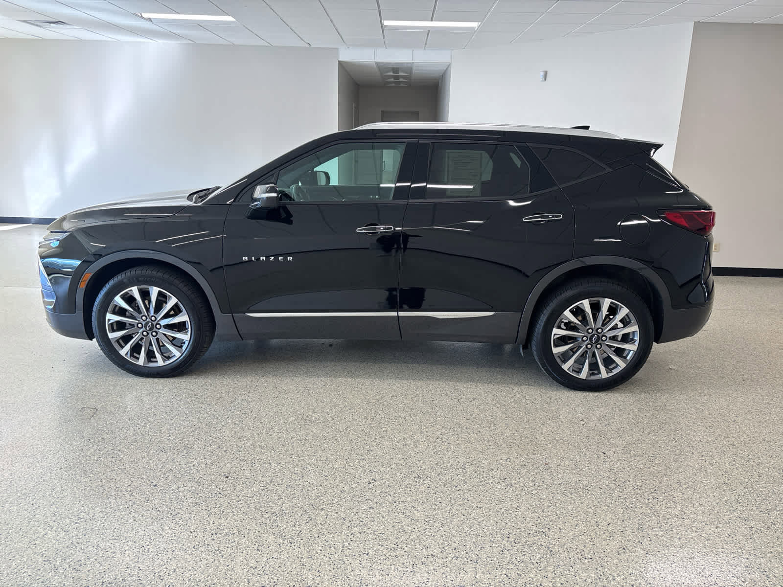 Used 2024 Chevrolet Blazer Premier w/ Enhanced Convenience Package image 9