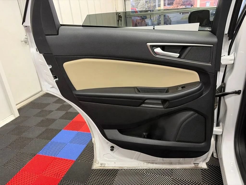 Used 2024 Ford Edge SEL AWD/4WD image 12