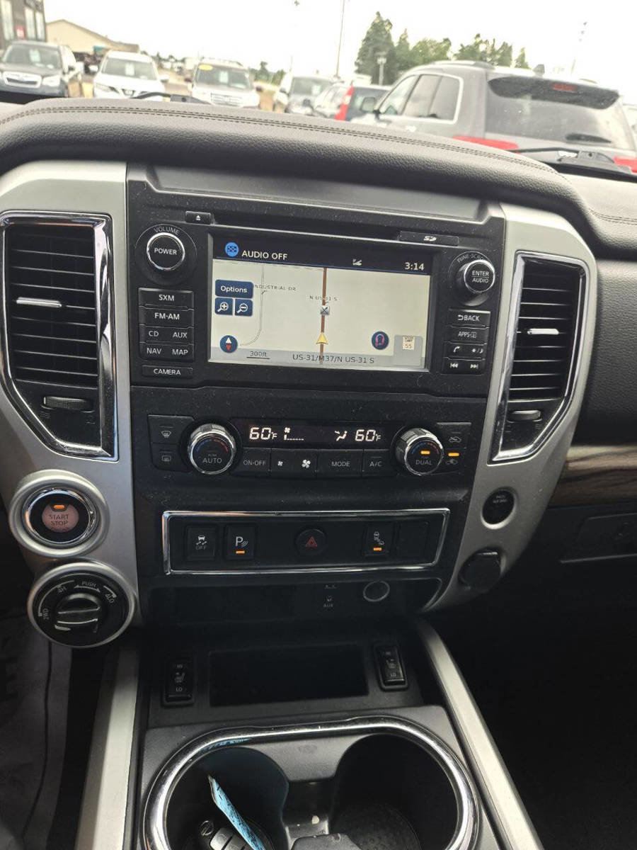 Used 2018 Nissan Titan SL image 25