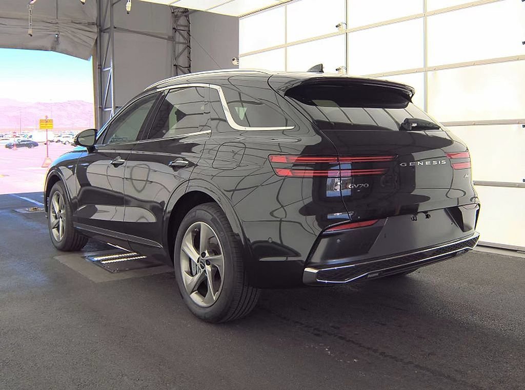 Used 2026 Genesis GV70 2.5T Advanced AWD/4WD image 3