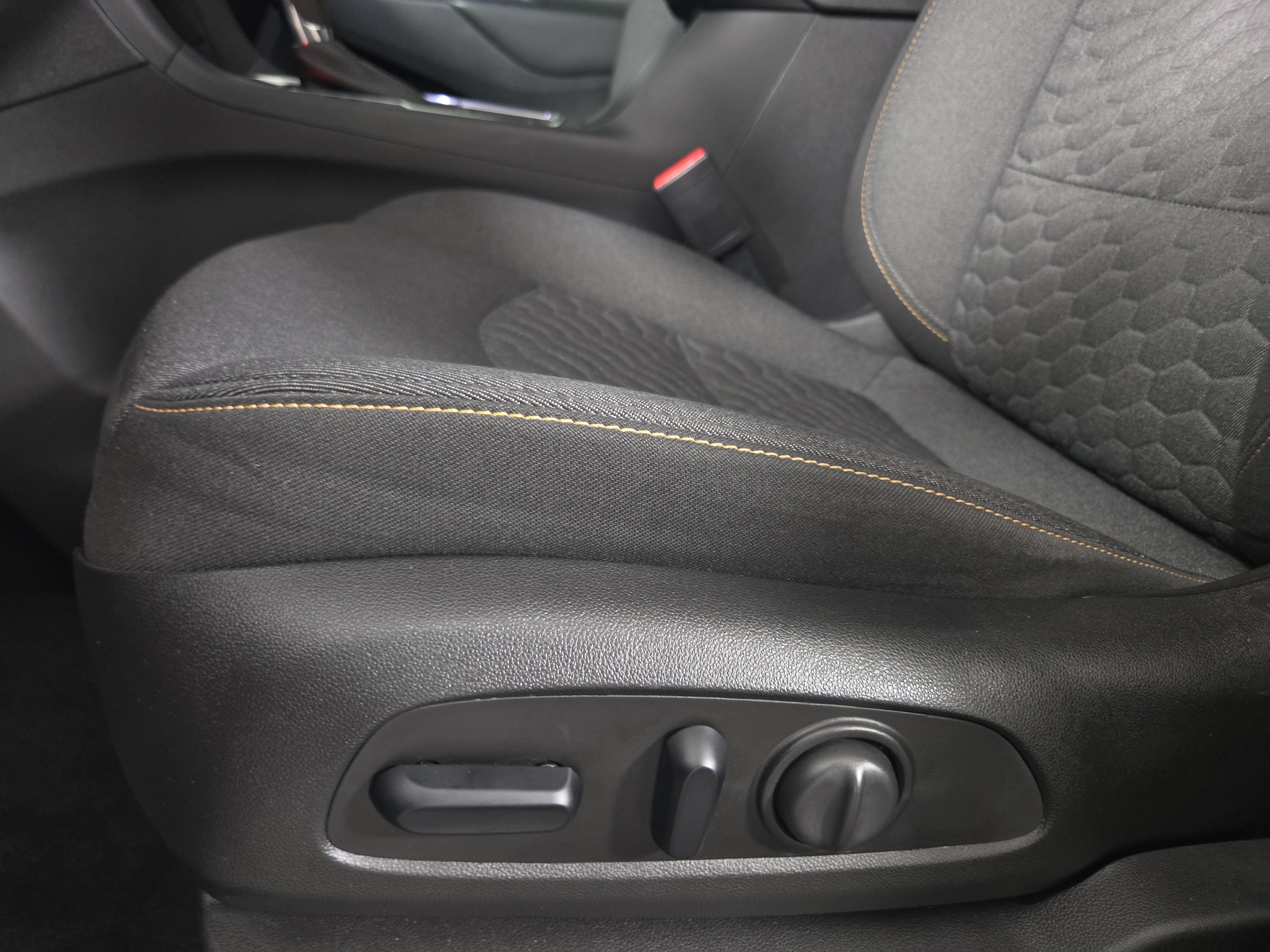 Used 2021 Chevrolet Equinox LT AWD/4WD image 29