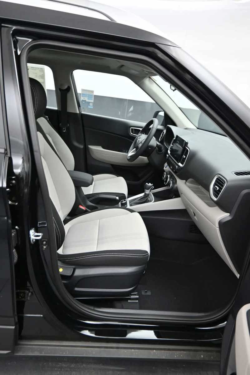 New 2026 Hyundai Venue SEL FWD image 11