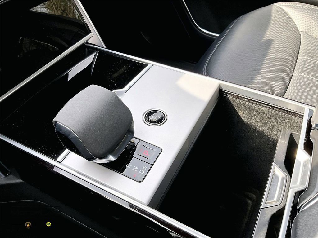 Used 2024 Land Rover Range Rover SE image 16