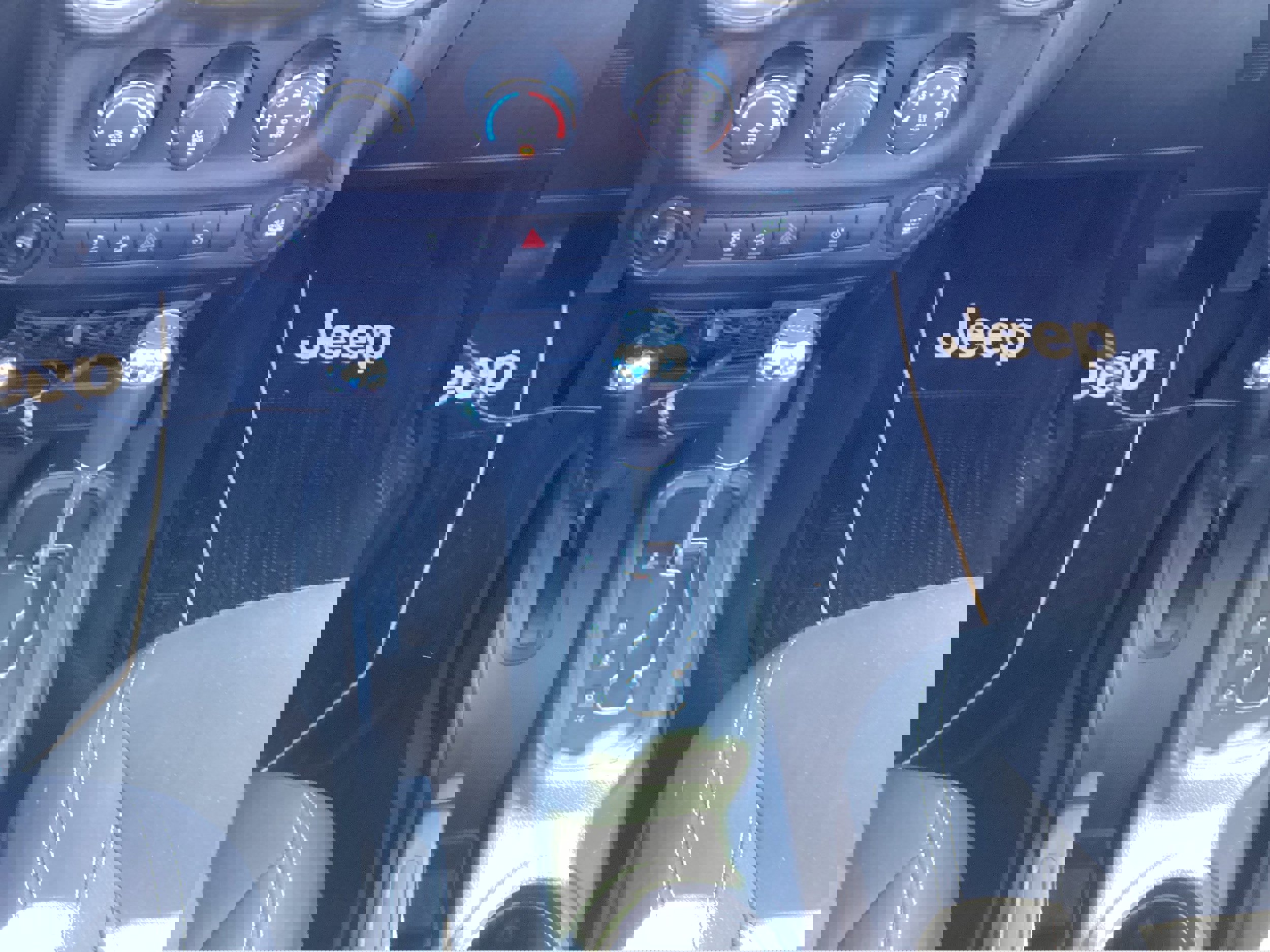 Used 2018 Jeep Wrangler Rubicon w/ Power Convenience Group image 19