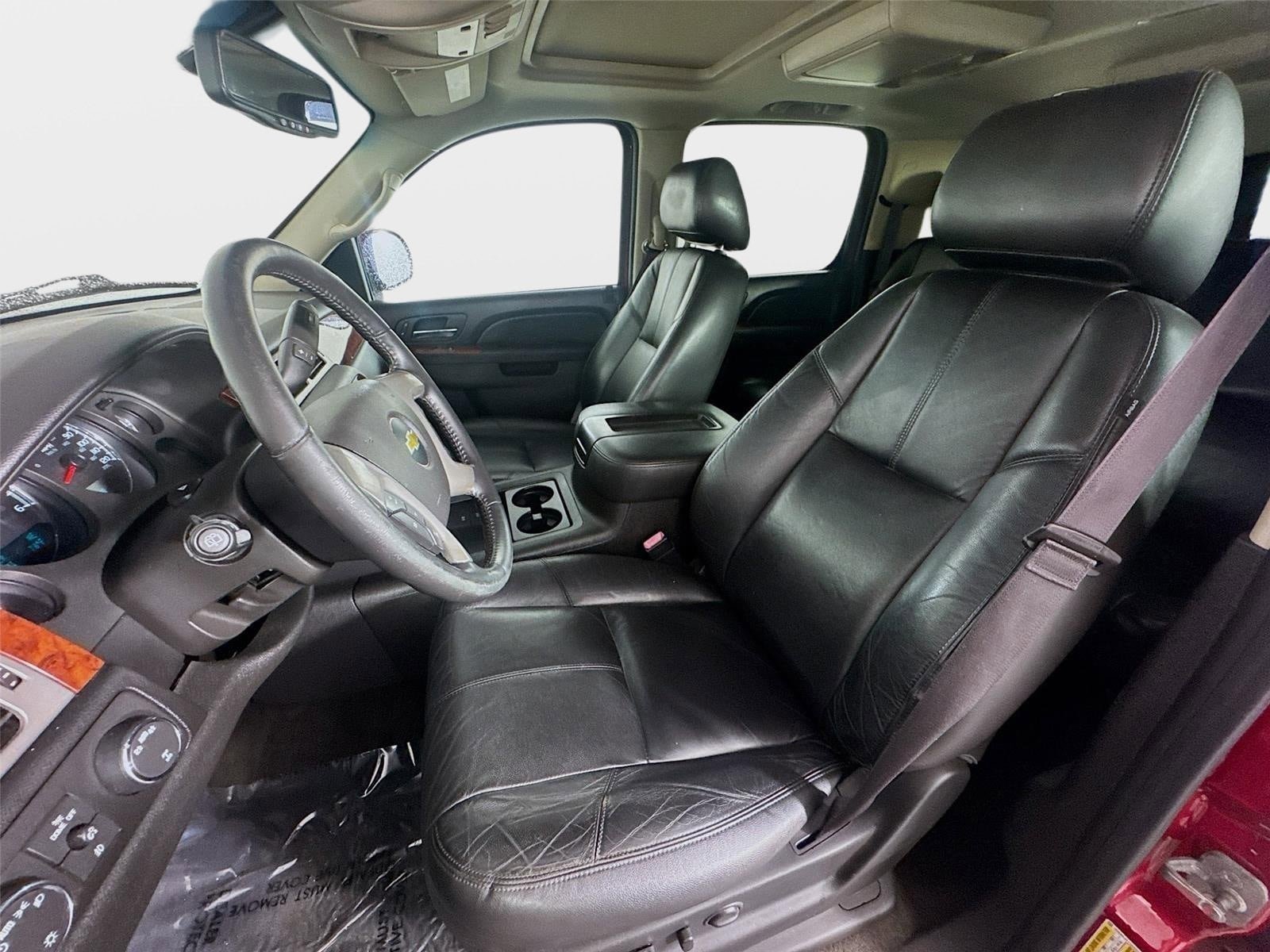 Used 2014 Chevrolet Suburban LT w/ Luxury Package AWD/4WD image 11