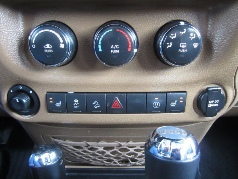 Used 2015 Jeep Wrangler Unlimited Sahara AWD/4WD image 33