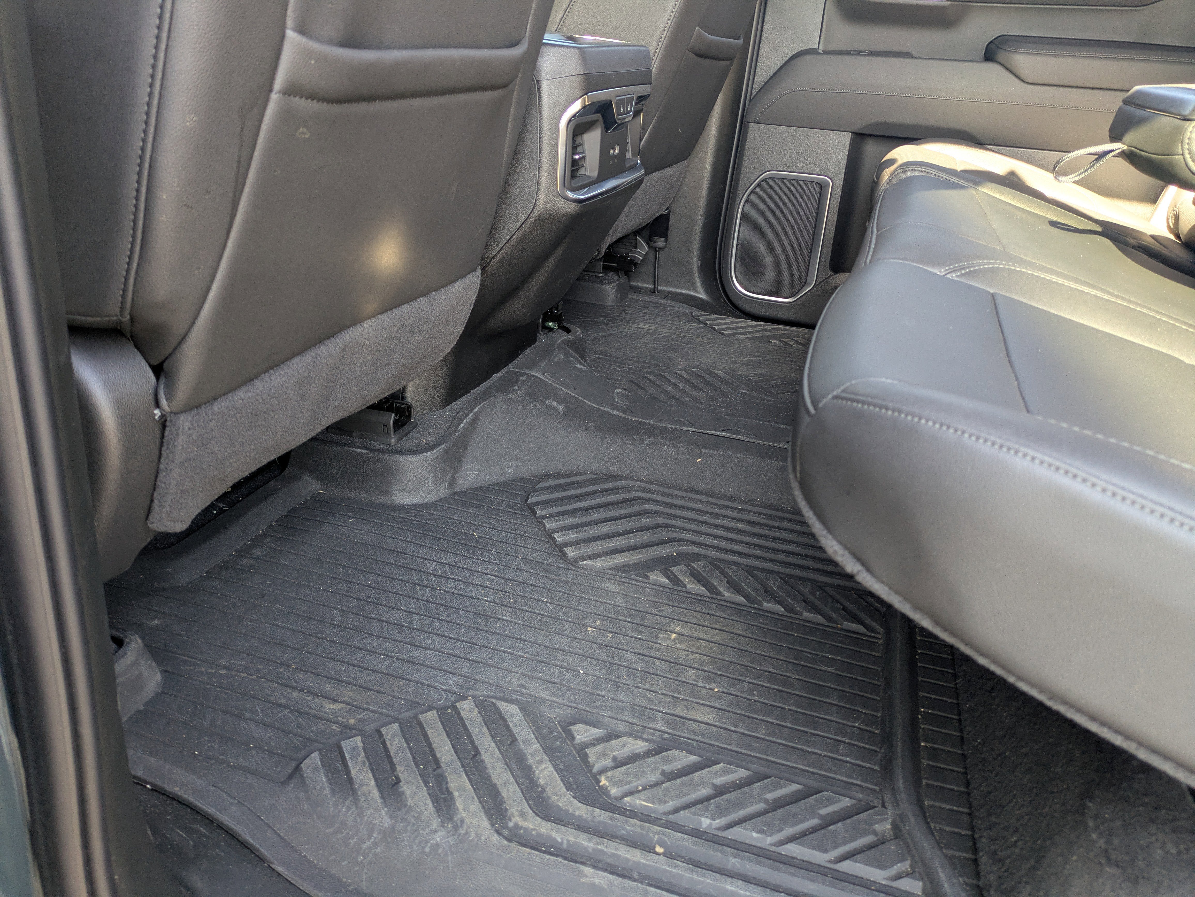 Used 2025 Chevrolet Silverado 1500 LTZ AWD/4WD image 16