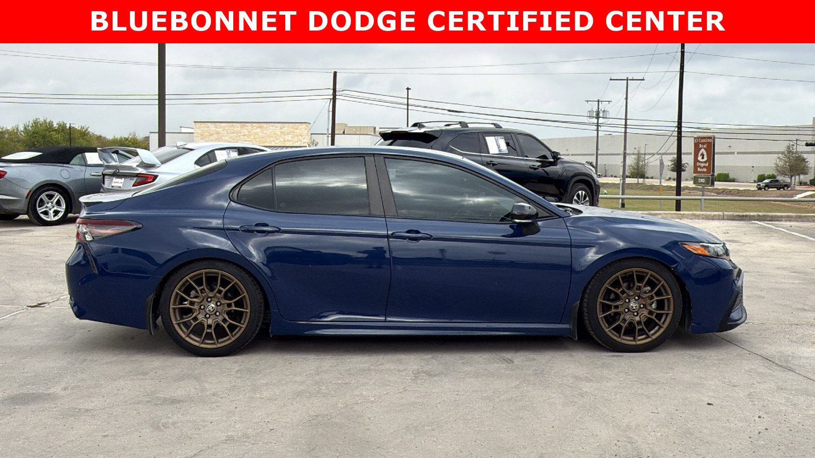 Used 2023 Toyota Camry SE image 4