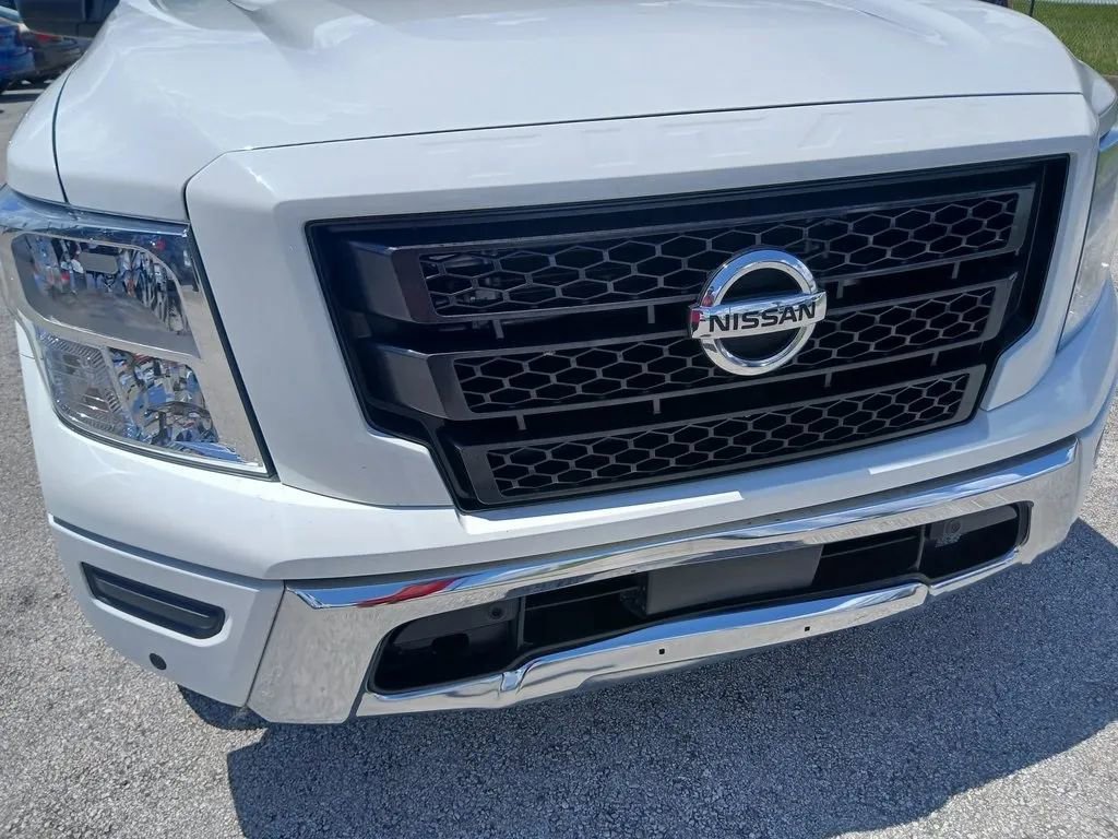 Used 2022 Nissan Titan SV w/ SV Convenience Package image 27