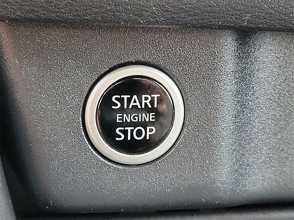 Used 2023 Nissan Rogue SV image 7