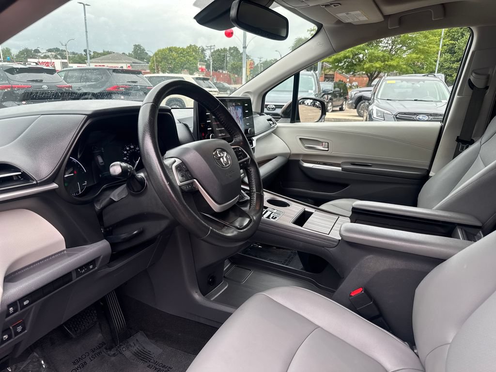 Used 2021 Toyota Sienna XLE w/ XLE Plus Package AWD/4WD image 15