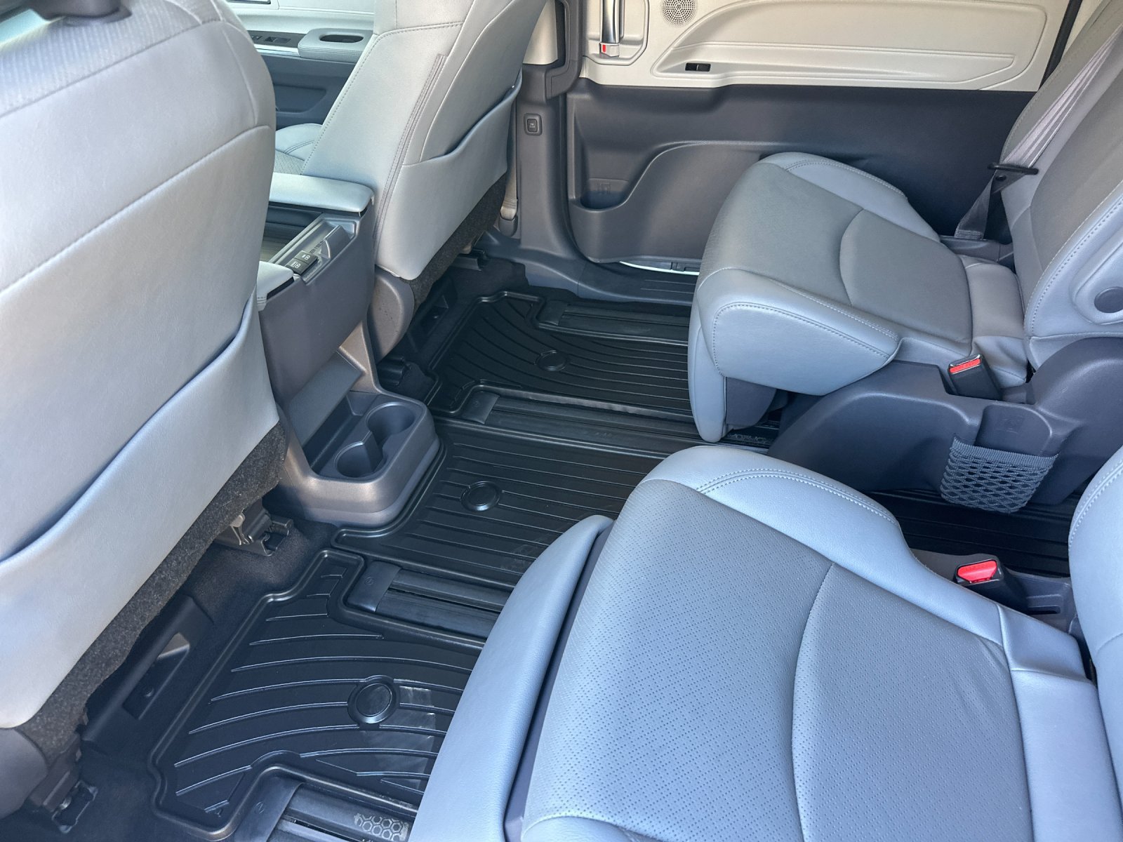 Used 2021 Toyota Sienna Limited FWD image 12