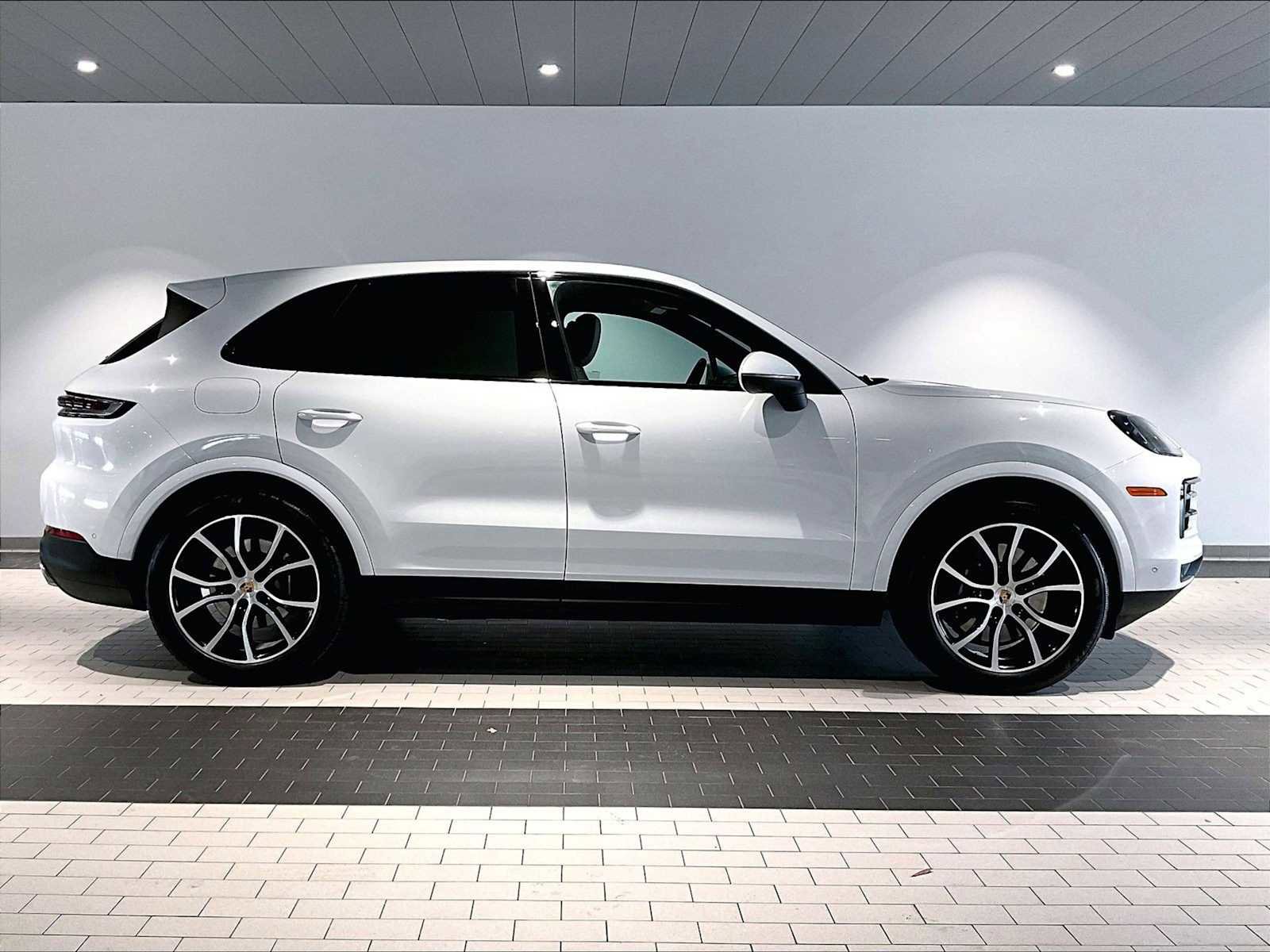 Used 2025 Porsche Cayenne image 11