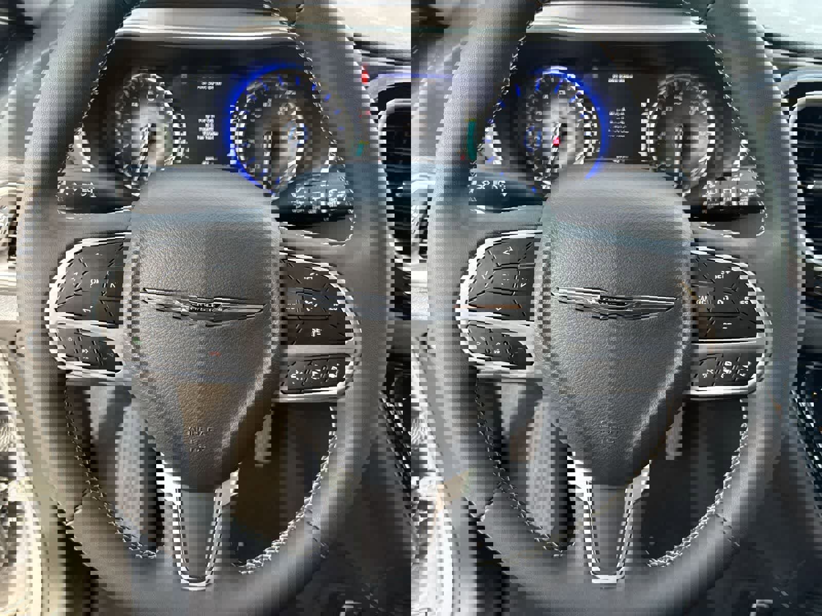 Used 2025 Chrysler Pacifica Select FWD image 26