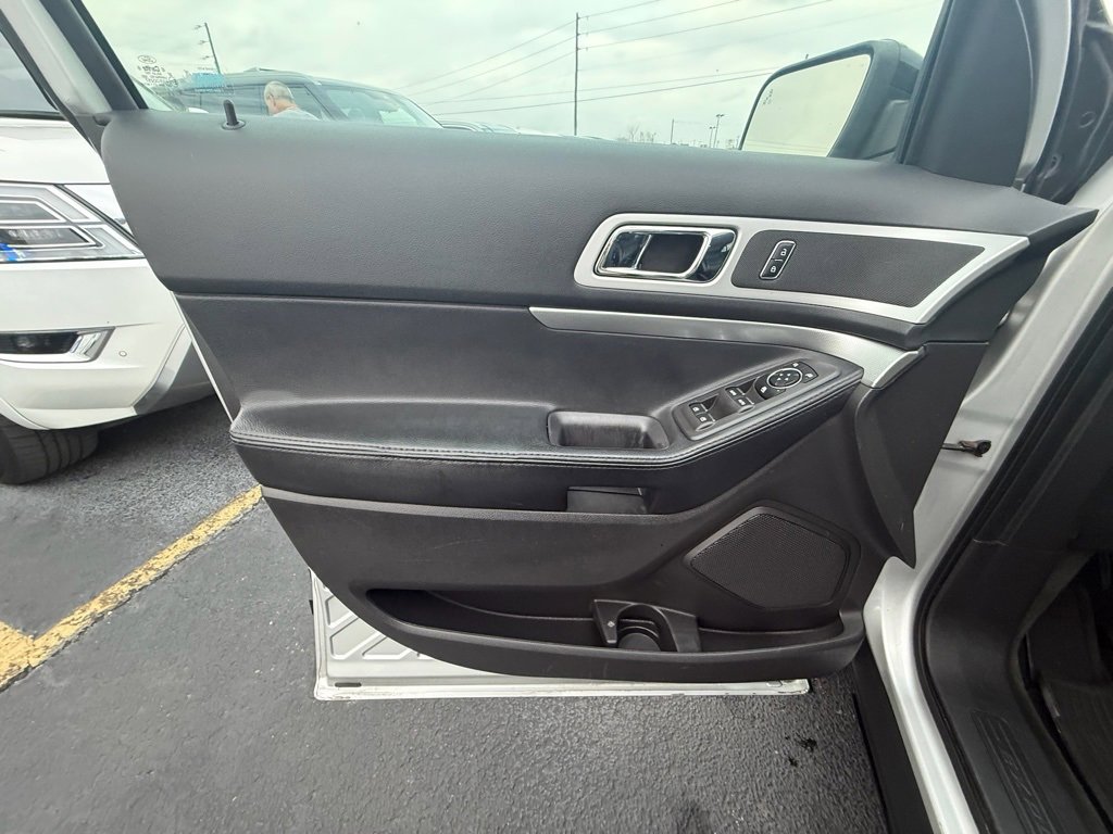 Used 2014 Ford Explorer XLT w/ Equipment Group 202A image 10