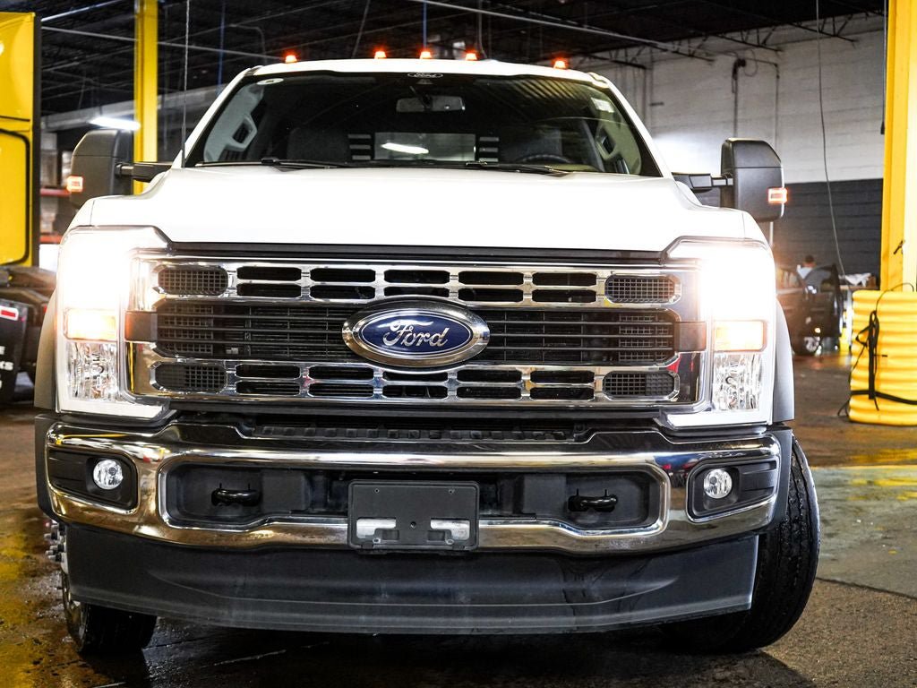 Used 2025 Ford F550 4x4 Crew Cab w/ XLT Value Package image 2