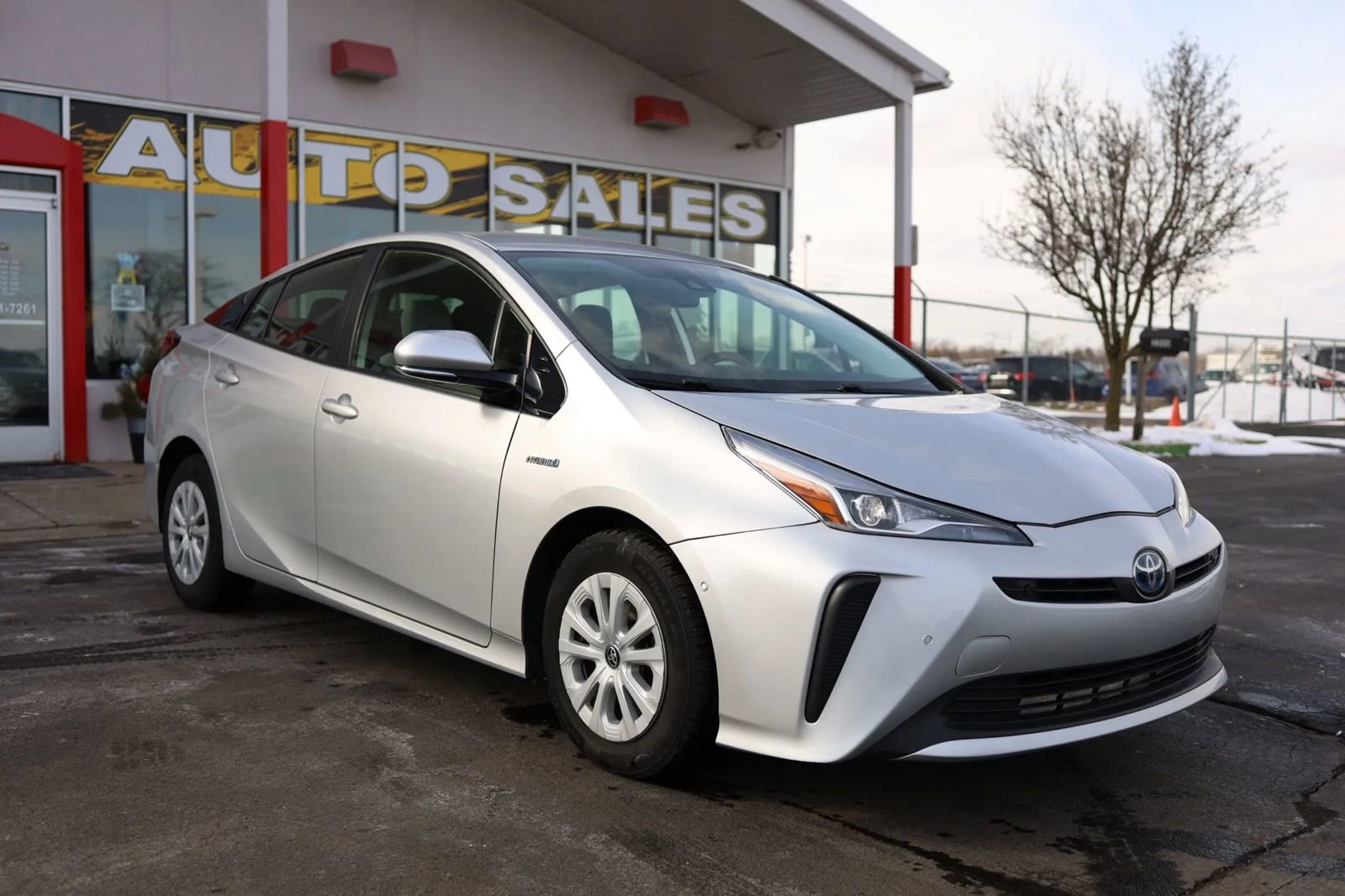 Used 2019 Toyota Prius LE image 3