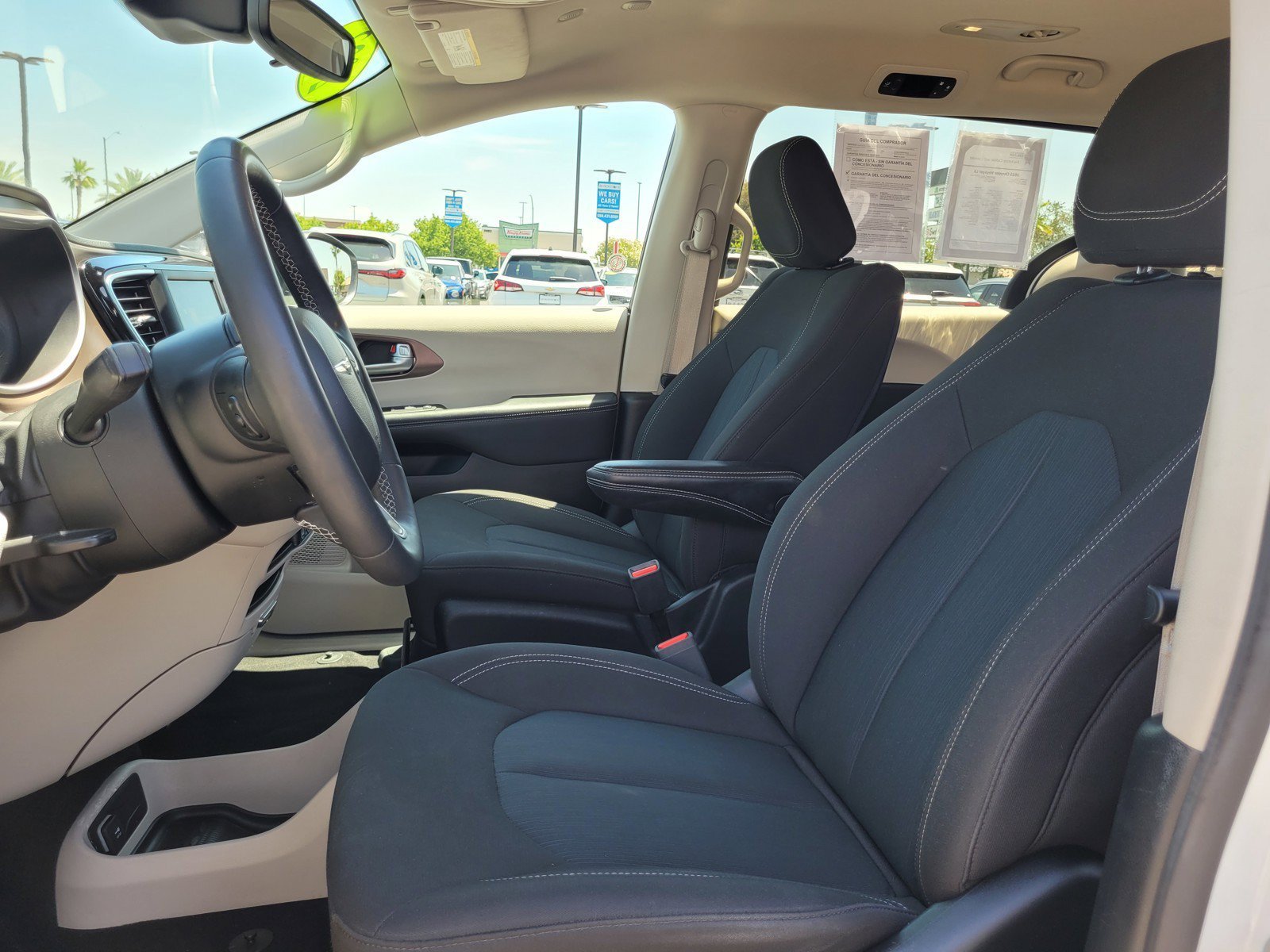 Used 2023 Chrysler Voyager LX FWD image 11