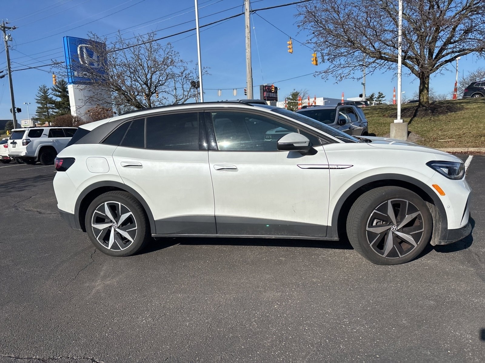 Used 2023 Volkswagen ID.4 S image 2