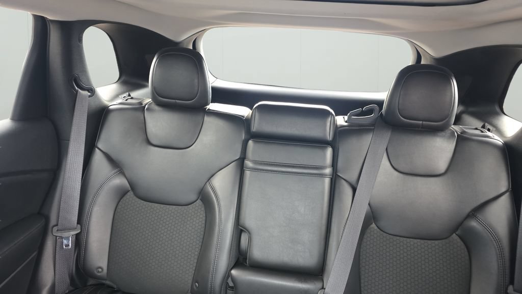 Used 2019 Jeep Cherokee Latitude Plus AWD/4WD image 14