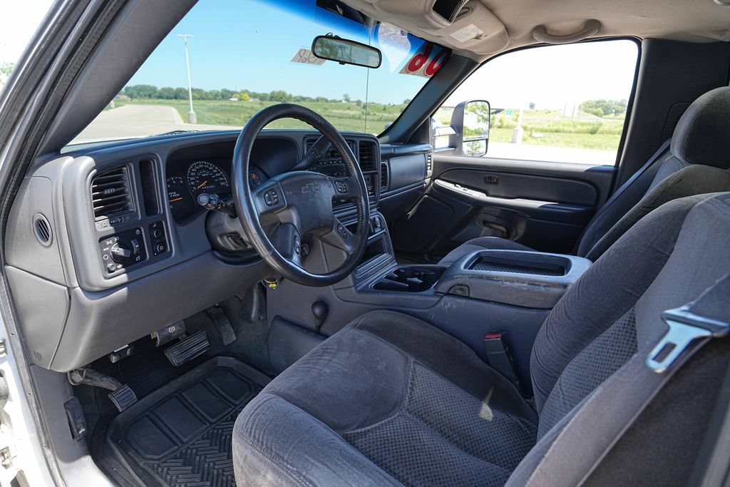 Used 2006 Chevrolet Silverado 2500 W/T w/ Heavy-Duty Power Package AWD/4WD image 14