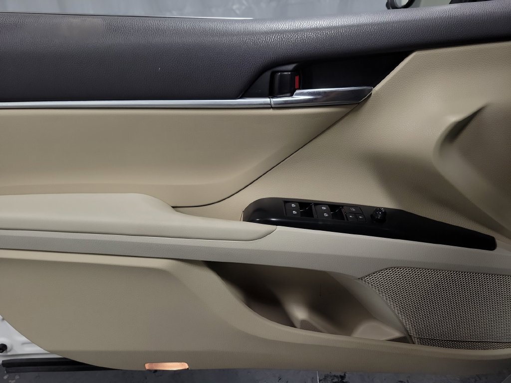 Used 2019 Toyota Camry LE FWD image 21