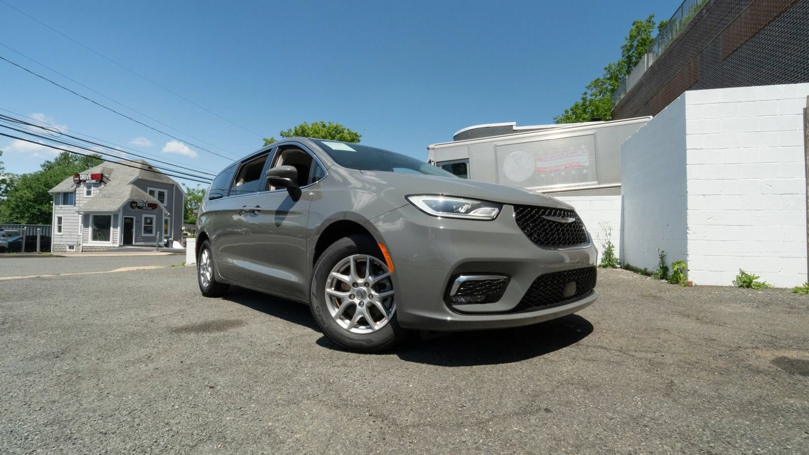 Used 2023 Chrysler Pacifica Touring-L