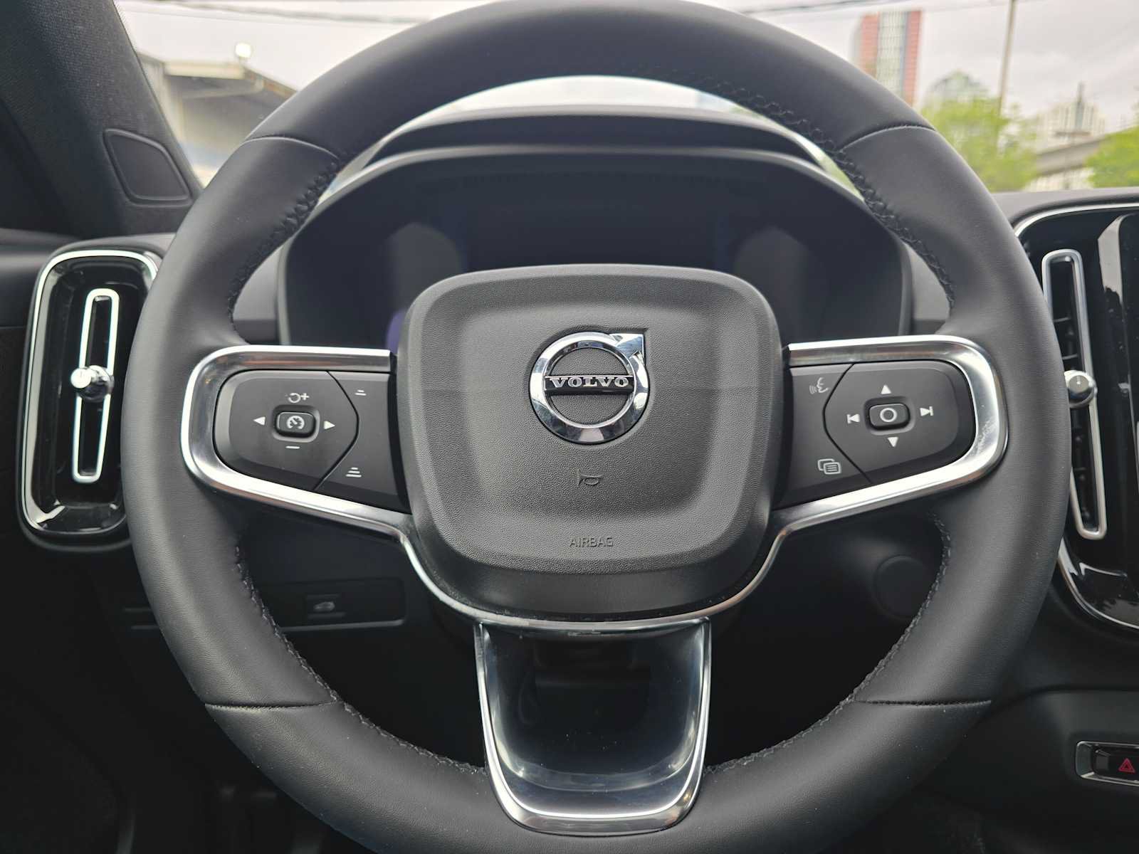 Certified 2023 Volvo C40 P8 Recharge Ultimate w/ Protection Package Premier AWD/4WD image 25