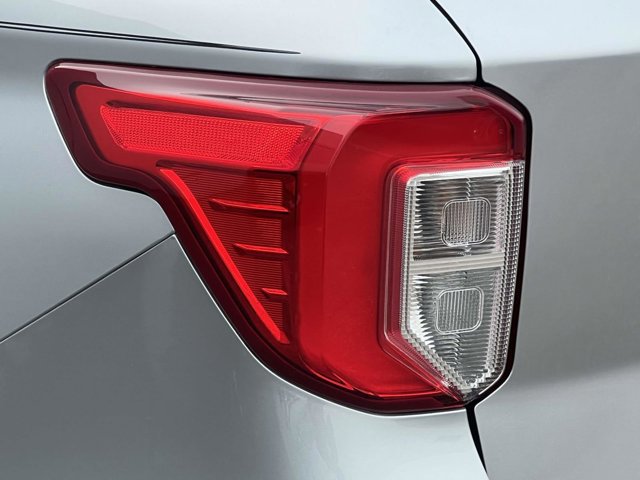 Used 2021 Ford Explorer XLT w/ Equipment Group 202A image 8