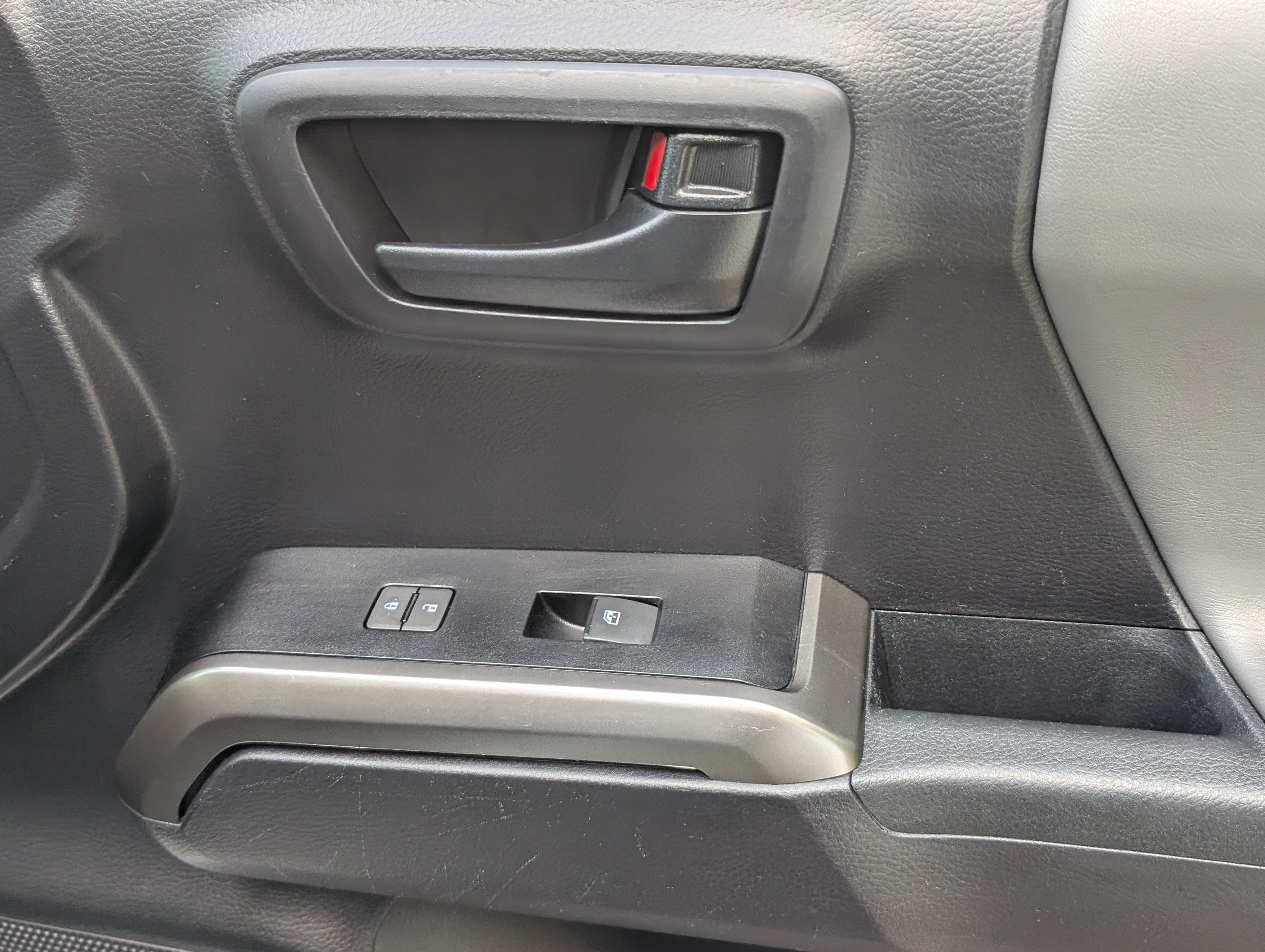 Used 2021 Toyota Tacoma SR5 RWD image 21