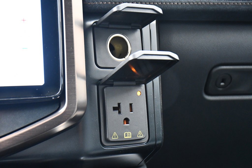 New 2025 Ford F150 Lightning Lariat image 32