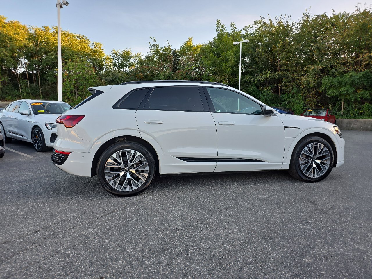 Used 2024 Audi Q8 e-tron Premium Plus w/ Premium Plus Package image 25