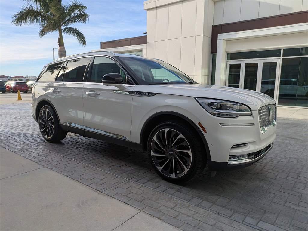 Used 2021 Lincoln Aviator Reserve w/ Equipment Group 201A image 2