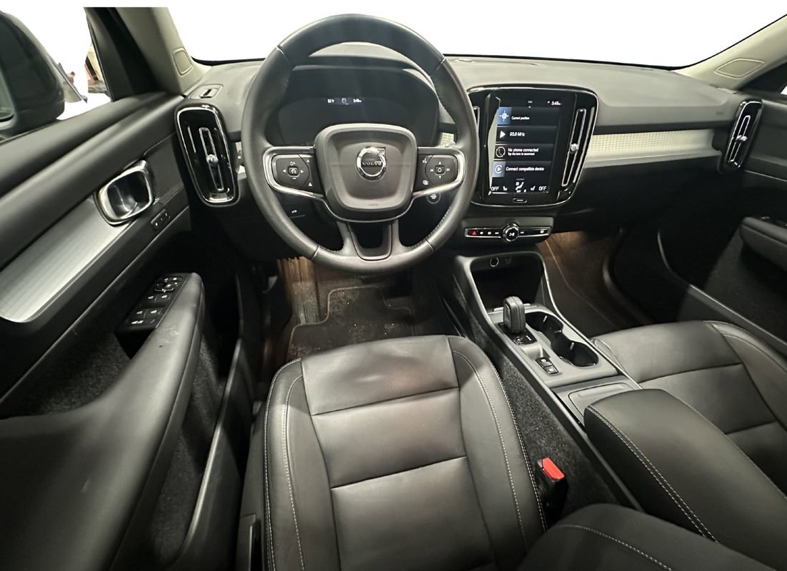 Used 2021 Volvo XC40 T5 Momentum image 18