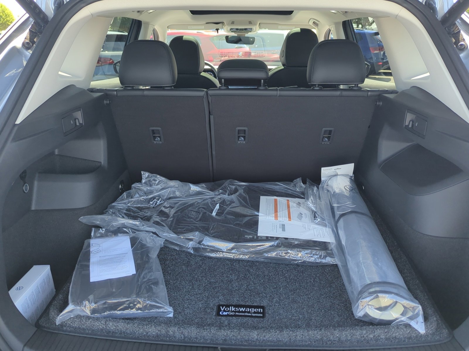 New 2025 Volkswagen Tiguan SE image 32