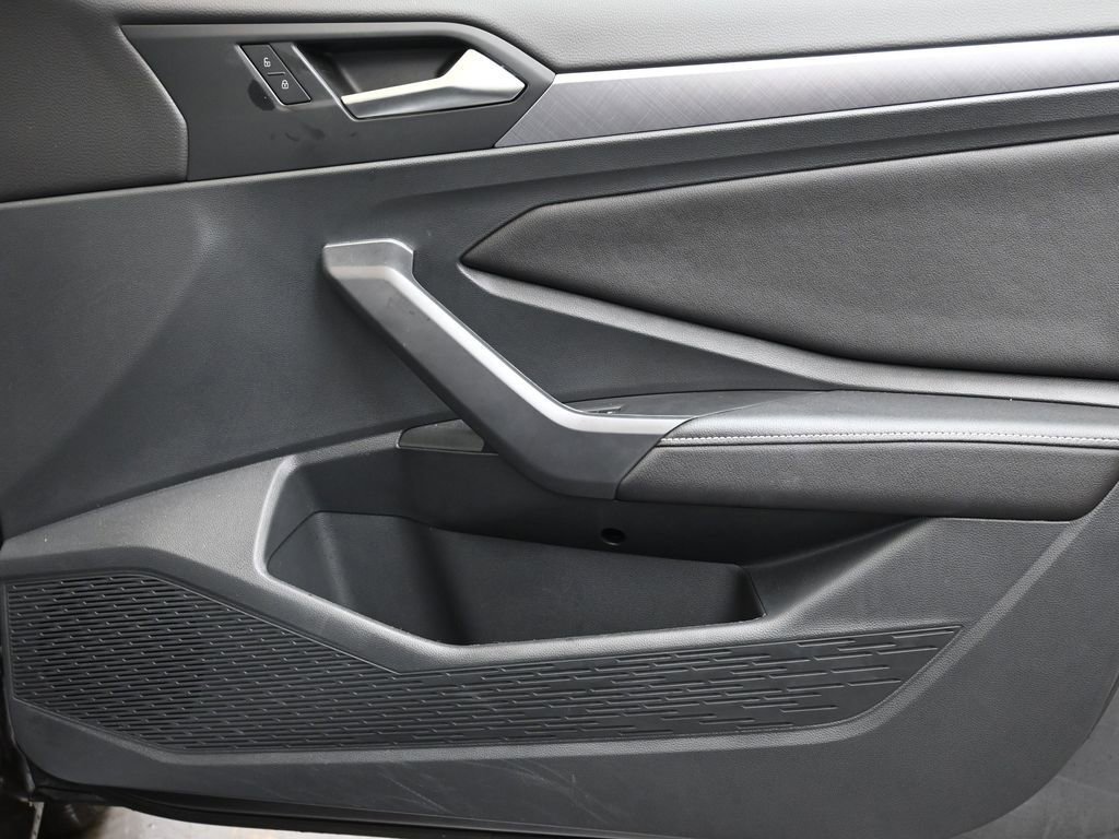 Used 2023 Volkswagen Jetta SE w/ Black Wheel Package image 11