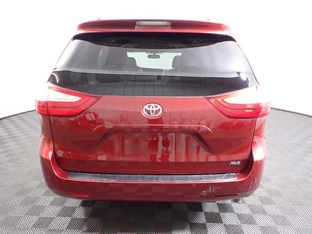 Used 2015 Toyota Sienna XLE w/ XLE Navigation Package image 16
